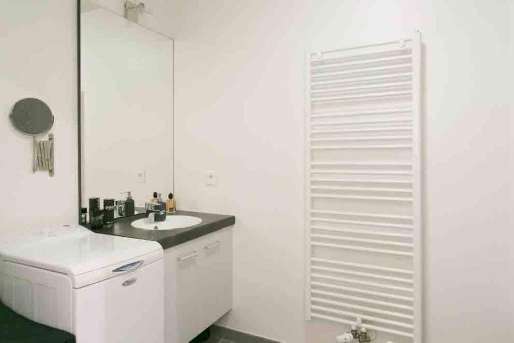 Cozy & Quiet Getaway Just 300M From Paris With Free Private Parking Lägenhet Gentilly Exteriör bild