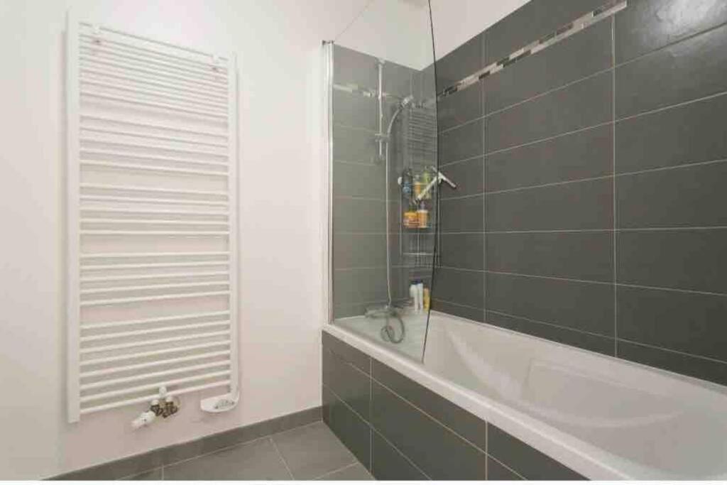 Cozy & Quiet Getaway Just 300M From Paris With Free Private Parking Lägenhet Gentilly Exteriör bild